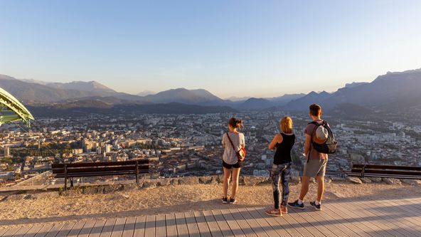 FEATURED CONTENT 1_Bastille-∏ Grenoble-Alpes MÇtropole-Lucas Frangella